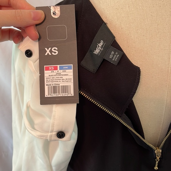 Black and White Swing Dress - Picture 7 of 7